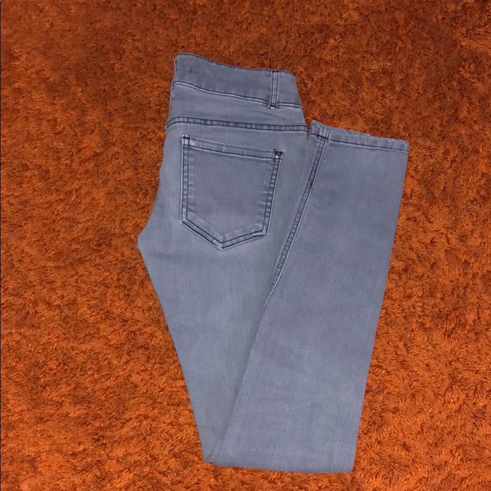 Forever 21 Gray Denim Skinny Jeans / Size 25x32